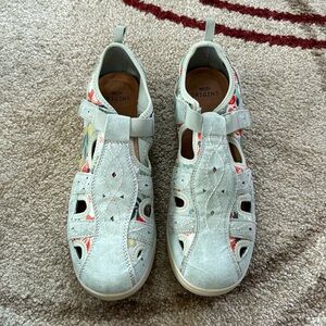 Earth Origins Womens Suede Shoes W/Floral Design Adjustable Velcro Strap Size-11